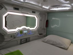 Mau Vacation Hemat Biaya? Cobain Sensasi Kamar Capsule di Whiz Hotel Bromo