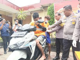 10 Pelajar Diringkus saat Pesta Ciu Persiapan Tawuran, 2 Celurit Raksasa Disita