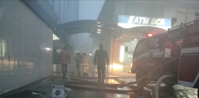 Kebakaran Gudang BCA dan Dua Kuliner Asal Lamongan, Pilih Mana?