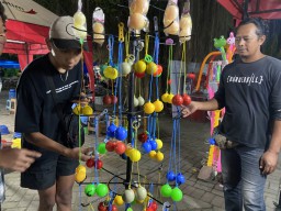 Demam Permainan Latto-latto, Cuan Bagi Penjual di Ponorogo