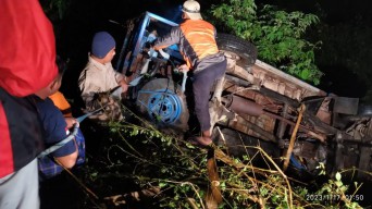 Tak Kuat Nanjak di Kawasan Wisata Mojokerto, Pikap Masuk Jurang