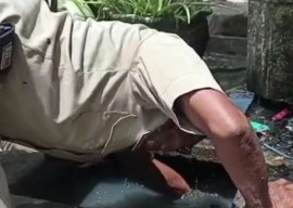 Momen Lurah di Kota Mojokerto Bersihkan Sampah Penyebab Selokan Mampet