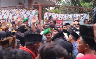 Diduga Sebarkan Ajaran Sesat, Warga Pamekasan Tuntut Penutupan Masjid