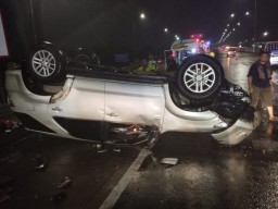 Pulang Demo di Jakarta, Mobil Kades asal Pamekasan Terbalik di Tol Waru