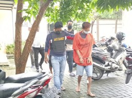 2 Perampok Taksi Online di Surabaya Meringis, Jalan Terpincang-pincang