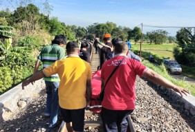 Siswi SMK di Pasuruan Tewas Tersambar Kereta Api, Tulis Nama Ayah dan Kakak