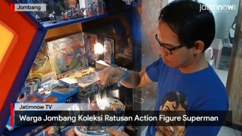 Warga Jombang Koleksi Ratusan Action Figure Superman