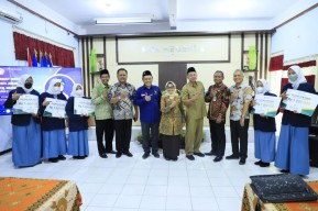 Puluhan Pelajar Tingkat SMA di Jombang Terima Beasiswa dari Baznas Jatim