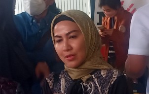 Bisikan Minta Begituan Disampaikan Ferry ke Venna Melinda Sejak dalam Pesawat
