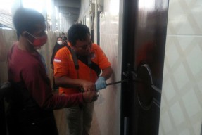 Wanita di Surabaya Ditemukan Tewas Setengah Telanjang dalam Kamar Kos