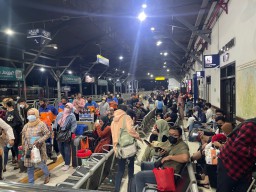 Kedatangan KA Jarak Jauh di Daop 8 Terlambat, Ini Penyebabnya