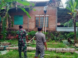 Angin Kencang Terjang Pacitan, Atap Rumah Beterbangan