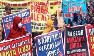 Warga Pasuruan Demo PT Mitra Alam Segar Protes Sumur Kering dan Bau