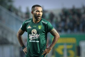 Aji Santoso Minta Pemain Persebaya Lebih Fokus saat Hadapi PSM