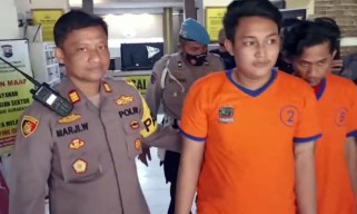 Dua Pengedar Narkoba di Surabaya Digerebek saat Mengemas Sabu