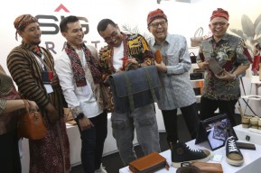 Tas dan Dompet Kulit Produk Binaan SIG, Primadona Bazar UMKM untuk Indonesia