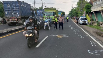 Gadis di Sidoarjo Tewas Tertabrak Bus Harapan Jaya