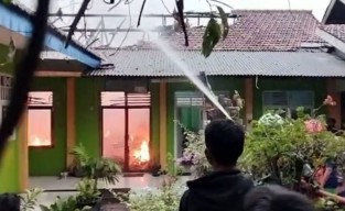Gedung SMPN 4 Bangkalan Terbakar