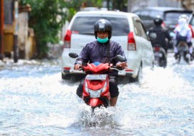 Ingin Motormu Tetap Bandel saat Hujan? Cara ini Bisa Jadi Referensi