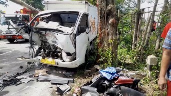 Kecelakaan Beruntun, Pelajar Tewas, Tertimpa Atap Runtuh