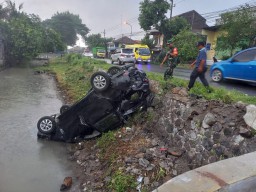 Mobil Avanza Tabrak 2 Motor di Jombang, Satu Bocah Meninggal Dunia