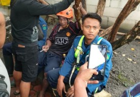 Pria di Sidoarjo Nekat Panjat Tower, Setelah 11 Jam Akhirnya Mau Turun
