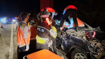 Isuzu Panther Seruduk Truk di Tol Jombang, Fergiawan Listanto Meninggal Dunia