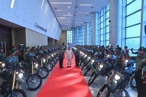 Dukung Babinsa di Jatim Layani Masyarakat, Menhan Prabowo Bagikan Ratusan Motor