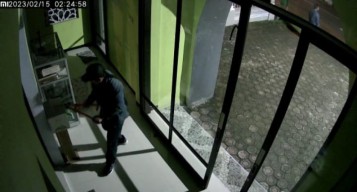Aksi Pencurian Mic Azan dan Kotak Amal Musala di Jombang, Terekam Kamera CCTV