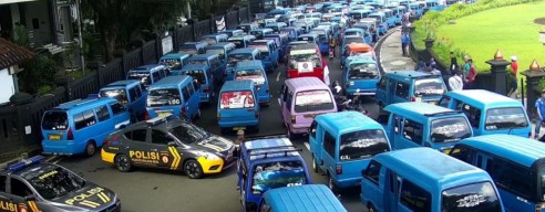 Ratusan Sopir Angkot Kepung Kota Malang, Demo Tolak Aturan Satu Arah