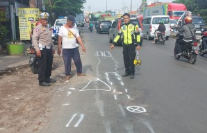 Motor Oleng saat Mendahului, Warga Surabaya Tewas Tertabrak Truk di Sidoarjo