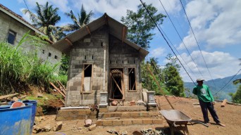 PLN Nusantara Power UP Pacitan Bangun 3 RTLH Berbahan FABA