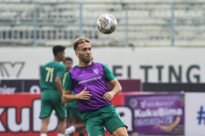 Gak Peduli Statistik Borneo Lebih Baik, Aji Santoso Target Persebaya Menang!