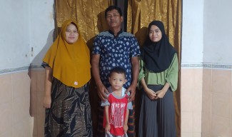 Tukang Becak Tambal Jalan di Lamongan, Kesepian sejak Istri Meninggal Dunia