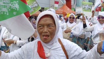 Tingkah Centil Mak Nanik Bikin Gemes Warga Nahdliyin di 1 Abad NU