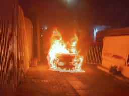 Seruduk Truk, Geely Panda Terbakar, Sodomi di Kamar Mandi