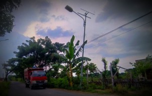Sederet Fakta di Balik Jalan yang Ditambal Tukang Becak Lamongan