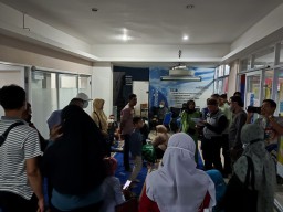 Wuih! 200 Orang Serbu Kantor Biro Jasa Umrah di Surabaya, Kenapa Sih?