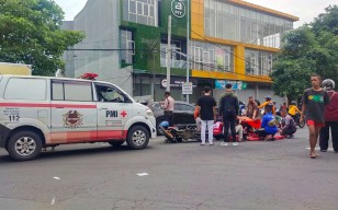 Moge dan Honda Blade Terlibat Kecelakaan di Surabaya, Pensiunan TNI AL Terluka