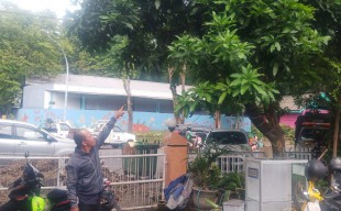 Percobaan Gantung Diri Pemuda di Depan Polsek Gubeng Digagalkan Jukir