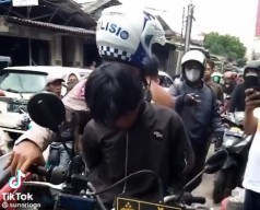 Viral! Bandit Dibonceng Polisi Gunakan Motor Trail di Surabaya