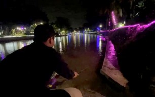 Sensasi Mancing Ikan Tengah Malam di Sungai Kalimas Surabaya, Berani Coba?
