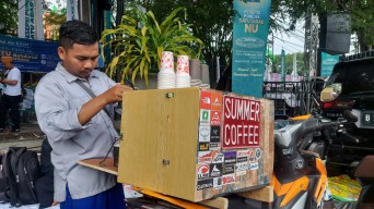 Resepsi Puncak 1 Abad NU, Pedagang: Yo Ngaji, Yo Cuan
