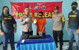 Pria ini Tukar Rokok dan Adaptor dengan Penjara 7 Tahun, Lho...