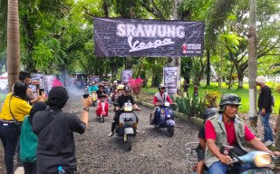 Ratusan Komunitas Serbu Srawung Vespa di Kota Tua Jember