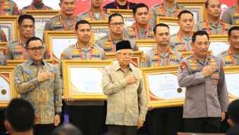 TOP! Polrestabes Surabaya Raih Penghargaan Kategori Pelayanan Prima