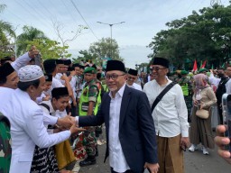Begini Cerita Mendag RI Hadiri 1 Abad Nu, Loncat Pagar Tol sampai Naik Ojek