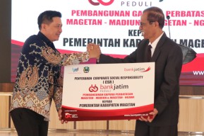 Bangun Gapura di Perbatasan Magetan, Ini Harapan Bank Jatim