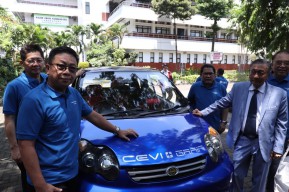 Dies Natalis ke-55, Ubaya Pamer Mobil Listrik CEVI