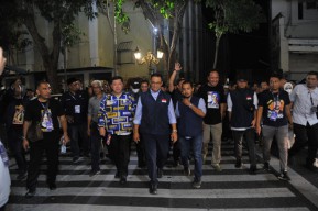 Anies Baswedan Nostalgia Mlaku-mlaku nang Tunjungan Sapa Warga Surabaya